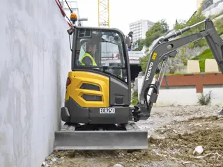 Volvo Compact Excavators ECR25D
