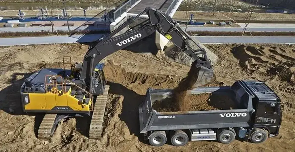Volvo Large Crawler Excavators EC300E HYBRID